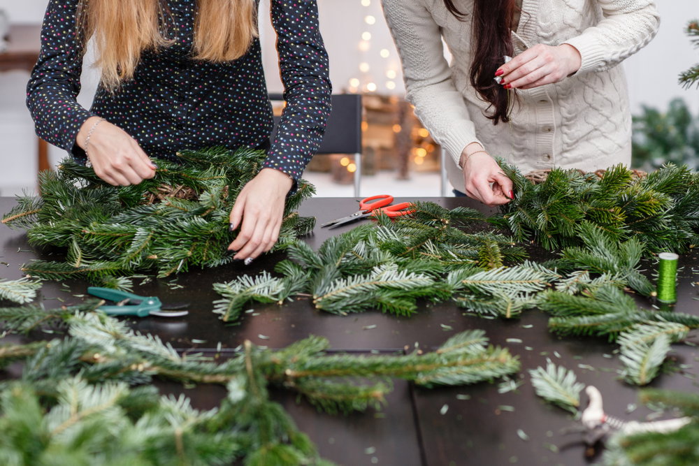 Manufacturer,Of,Christmas,Wreath,From,Branches,Of,Pine,For,Holiday