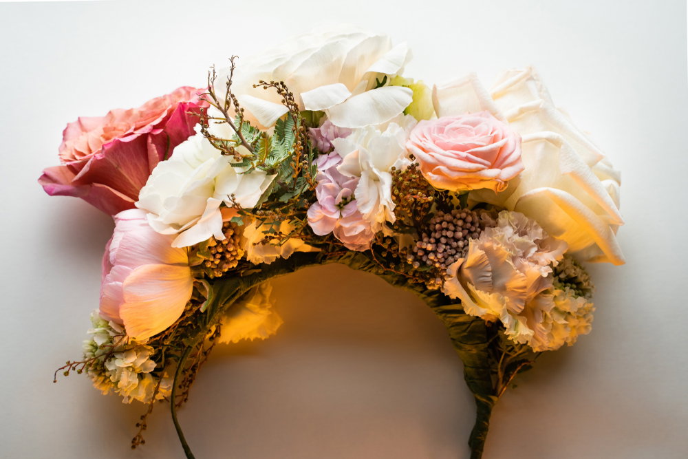 Rim,Of,The,Head,Of,White,Roses,Is,On,A
