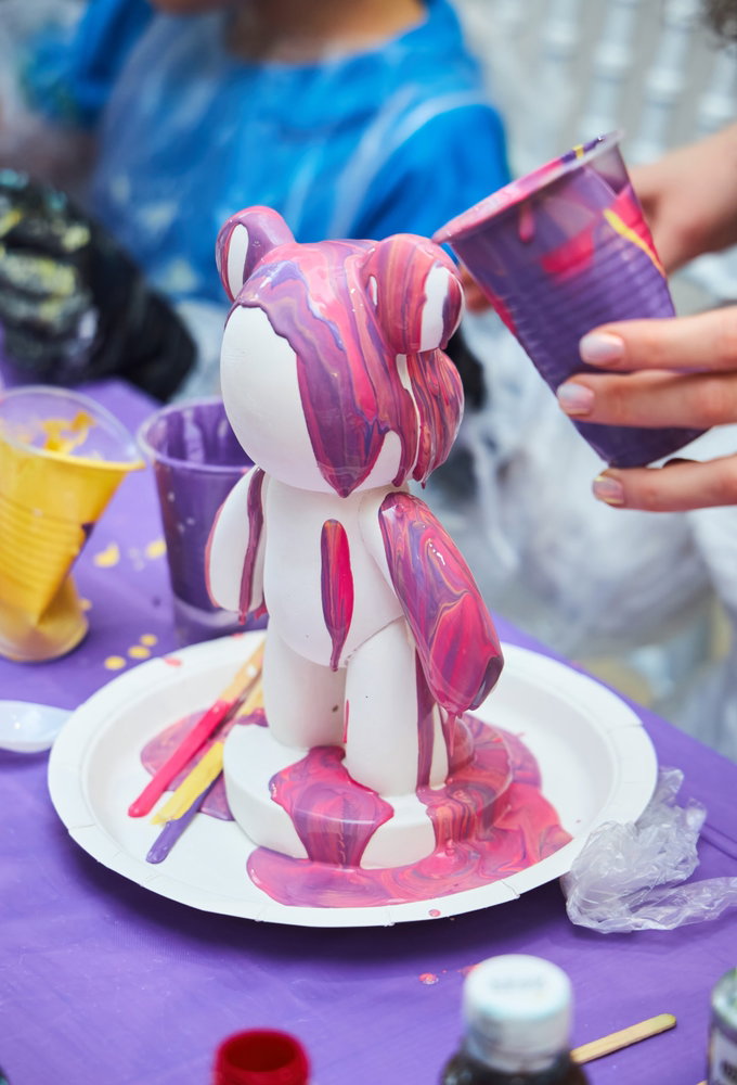 We,Water,The,Plaster,Figurine,Of,The,Bear,With,Paints