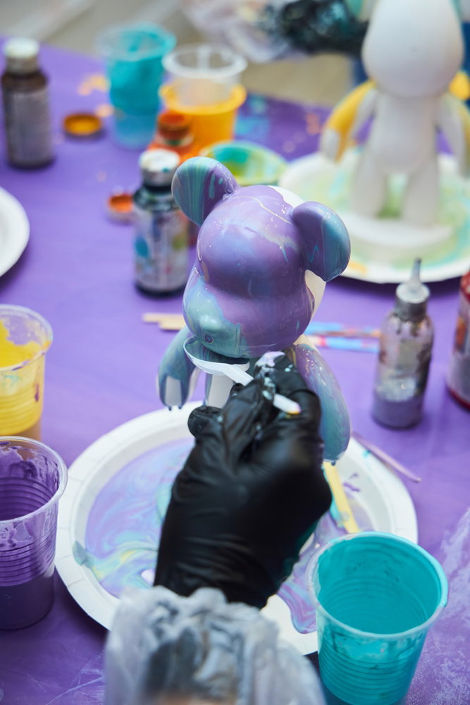 We,Water,The,Plaster,Figurine,Of,The,Bear,With,Paints