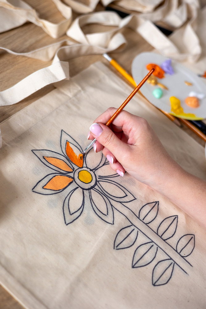 Woman's,Hand,Painting,A,Flower,On,A,Canvas,Tote,Bag