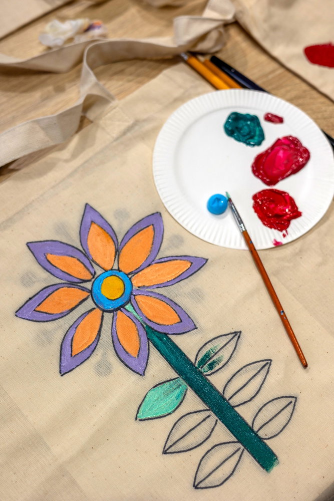 Hand painted,Flower,Design,On,Fabric,Tote,Bag,During,Art,Workshop