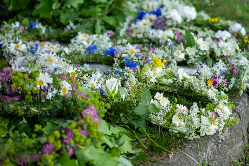 Vibrant,Floral,Wreaths,Made,Of,Assorted,Flowers,And,Greenery,,Symbolizing