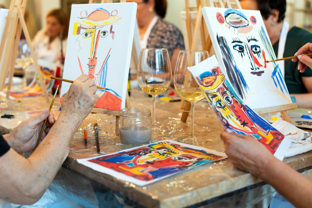 Artists,Painting,Abstract,Portraits,On,Canvas,With,Brushes,And,Acrylic