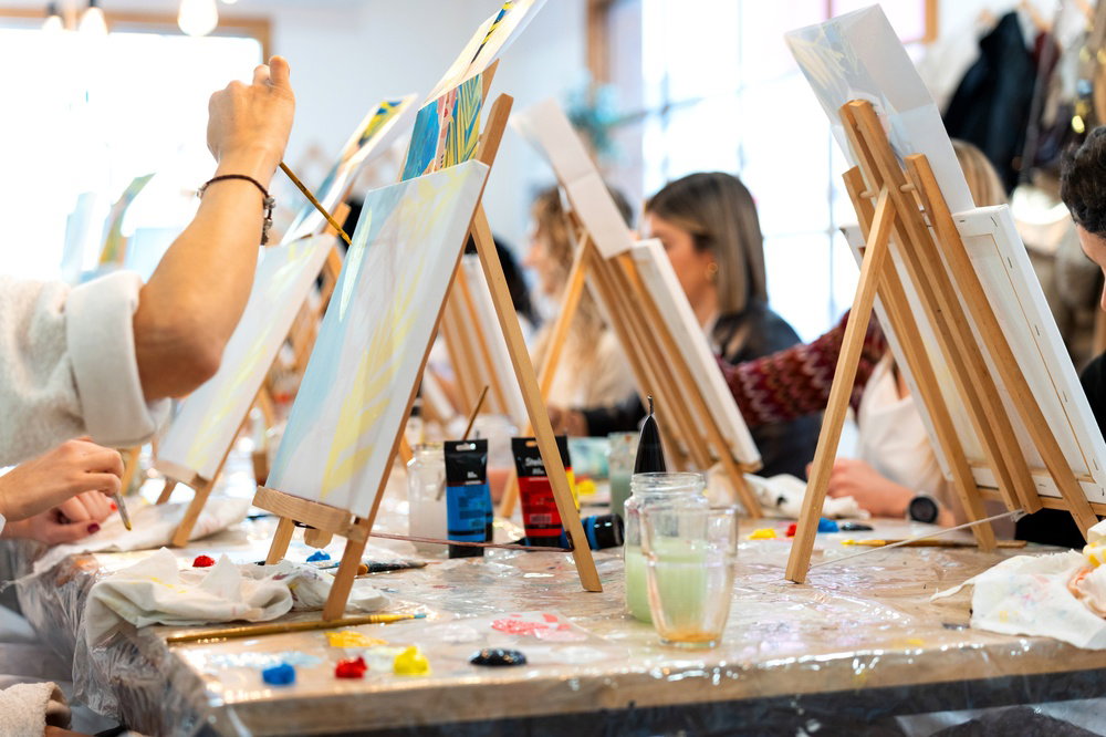 Women,Painting,On,Canvases,At,A,Social,Sip,And,Paint
