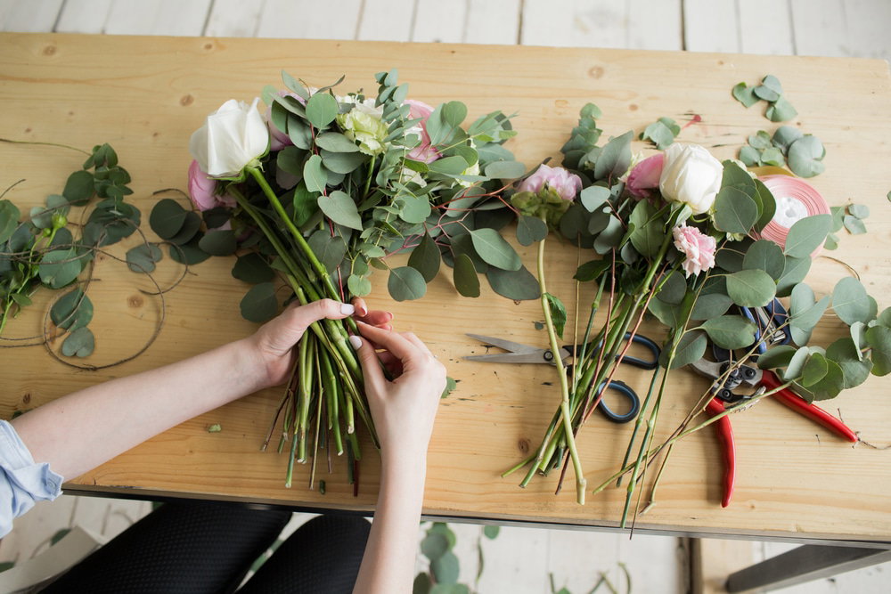 Florist,At,Work:,Pretty,Young,Woman,Making,Fashion,Modern,Bouquet